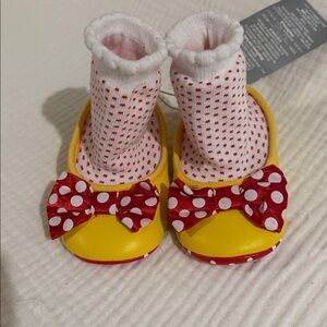 NWT Baby 18-24 month Minnie Mouse socks/shoes ❤️💛